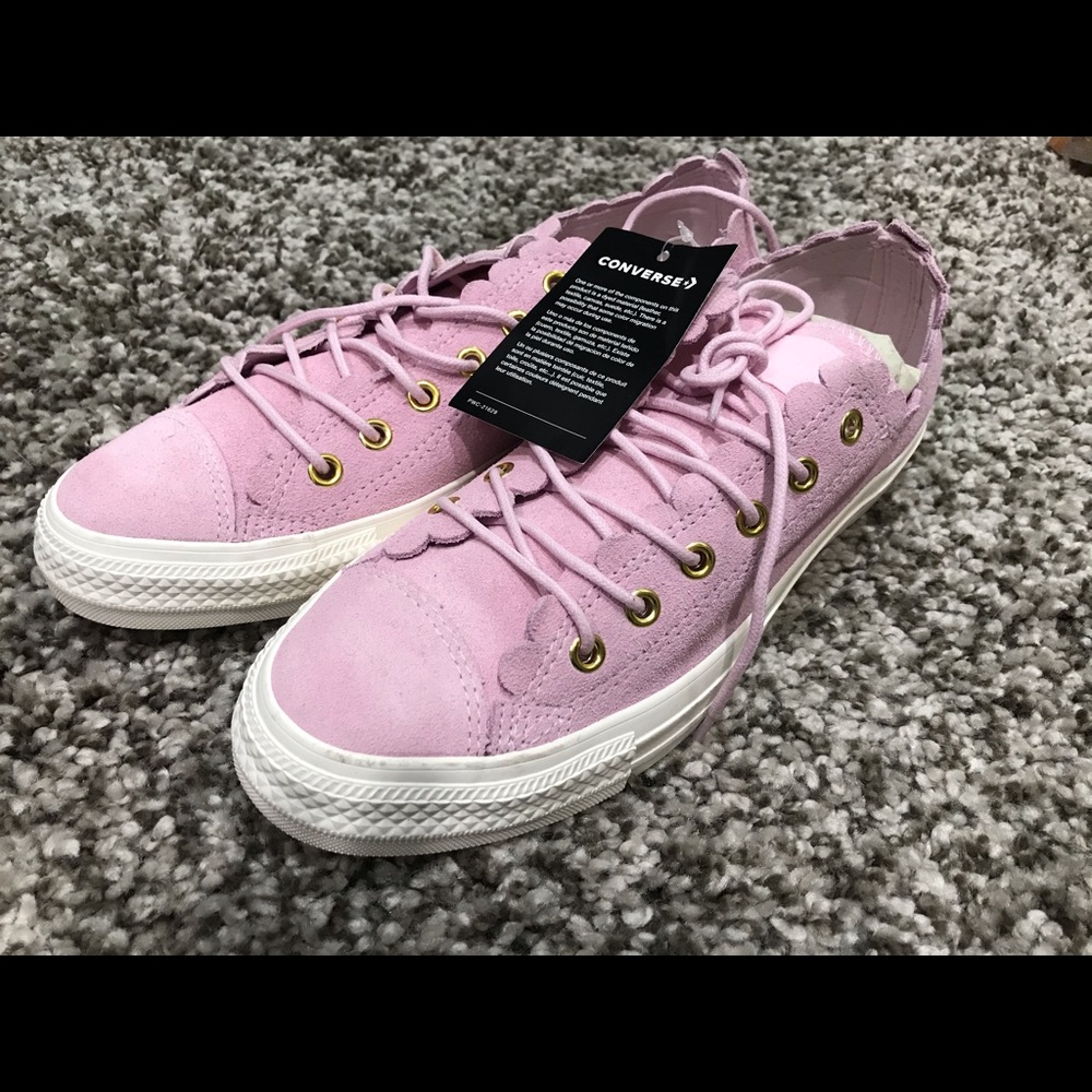 Frilly tol chuck taylor